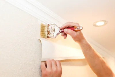 Pose de papier peint à Mausoléo — revêtements muraux et toiles de verre
